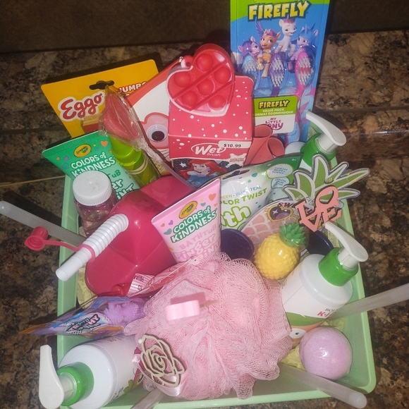 Crayola Bolero Kids  Custom Gift Basket Snacks And Fun Bath Items - Picture 11 of 17